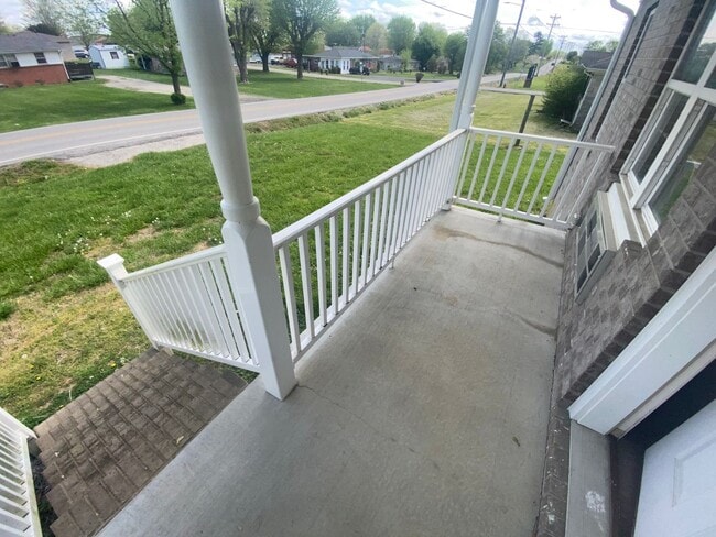 Building Photo - For Lease - 2 Bed, 1 Bath, 950sqft Duplex ...