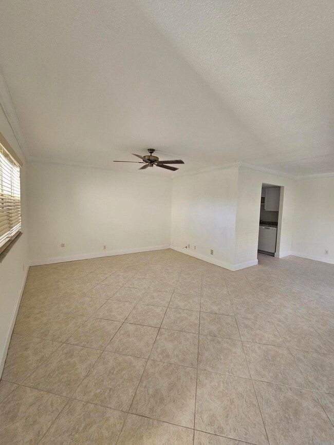 Building Photo - 211 Saxony Ln