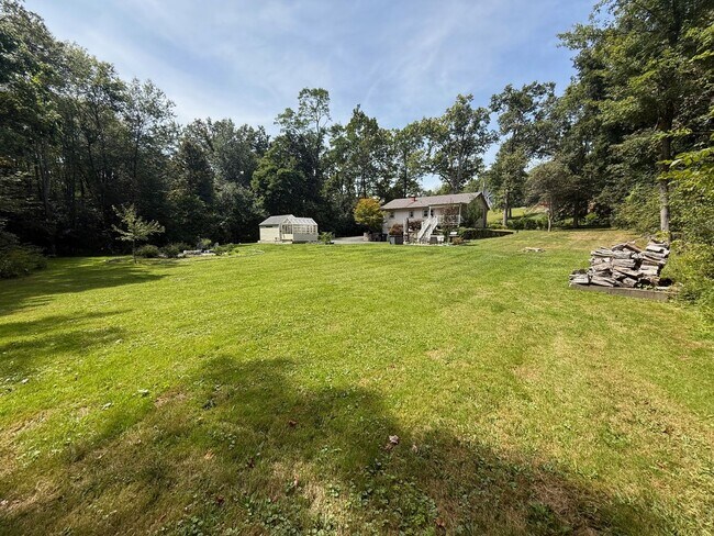 Building Photo - 3 Bedroom House with Many Amenities in Roc...