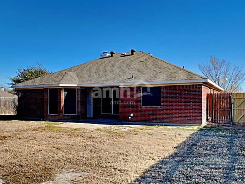 Building Photo - 225 Willow Creek Dr