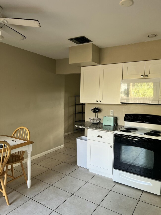 Building Photo - 3945 Chapel St