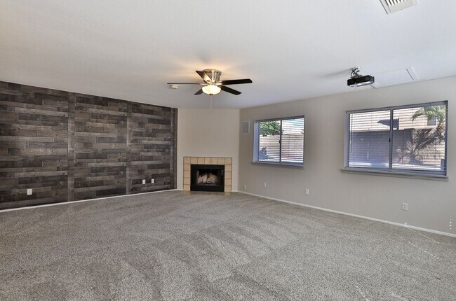 Building Photo - Pet Friendly 5-bedroom, 3 bath Home w/ Pool and Finished Basement