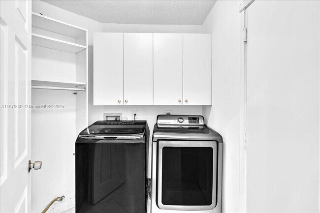 Building Photo - 5650 NW 40th Terrace
