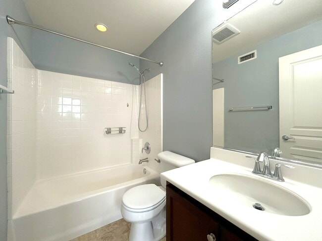 Building Photo - Beautiful Multi-Level 2-Bedroom Condo in Victoria Gardens HOA!