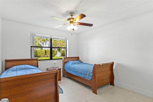 Building Photo - 16051 Blatt Blvd