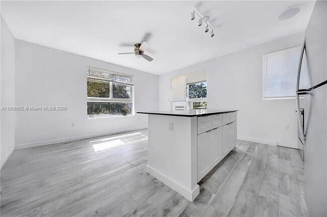 Building Photo - 1036 SW 5th St