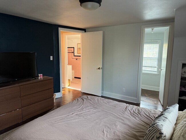 Building Photo - Charming 3 bedroom 1.5 bath in Amherst :