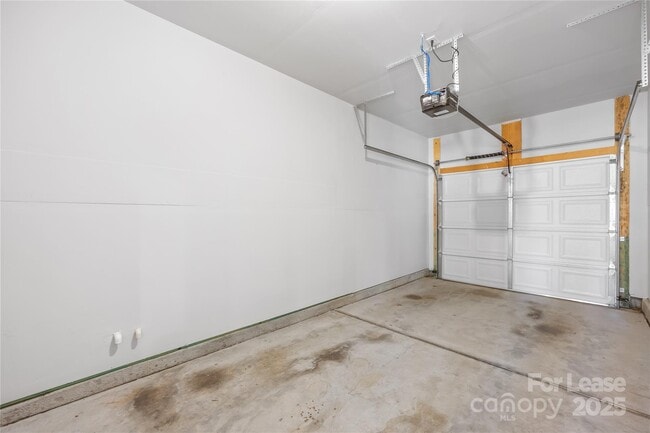 Building Photo - 16040 Simril Ct