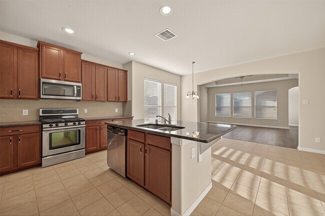 Building Photo - 25354 Holton Ridge Dr