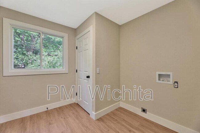 Building Photo - 339 N Joann St