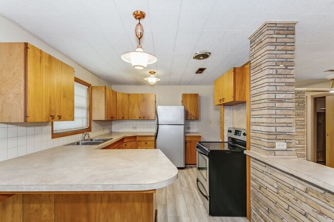 Building Photo - Very cool home with Retro feel - Check it ...