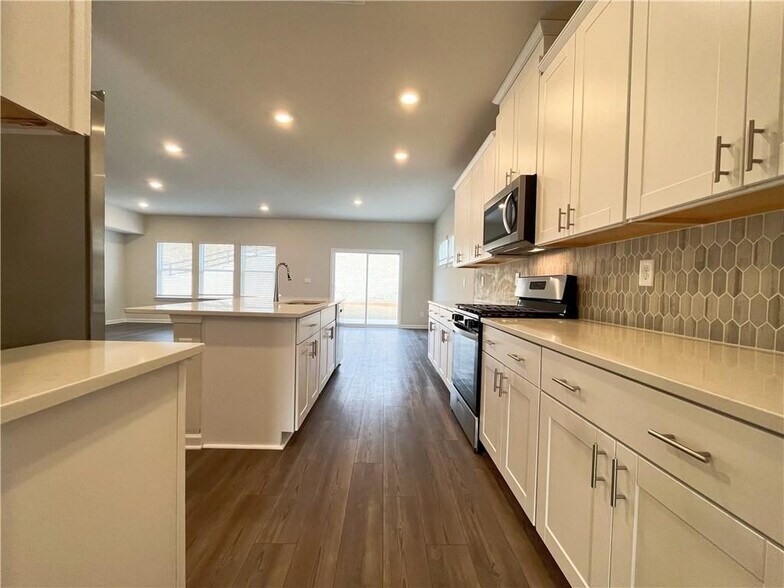 Building Photo - 6003 Hickory Crk Ct