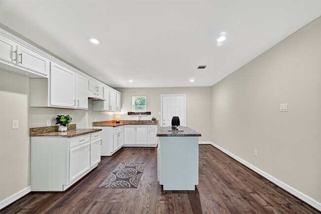 Building Photo - 2217 10th St