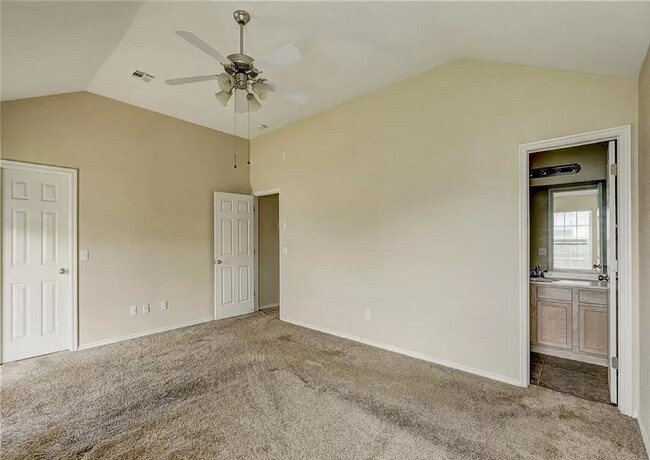 Building Photo - Gorgeous 3 bedroom 2 Bath and 2 Car Home in the Heart of Yukon