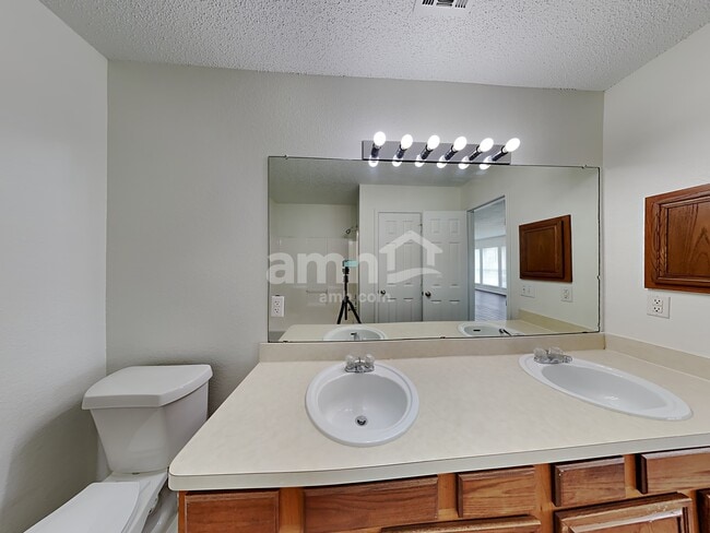 Building Photo - 3222 Blue Jay Ln