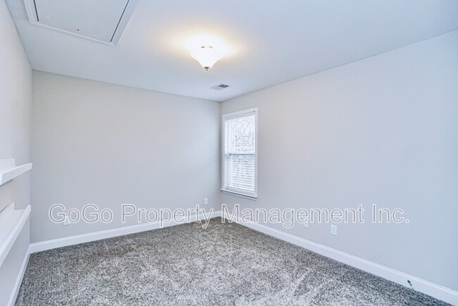 Building Photo - 206 Snow St