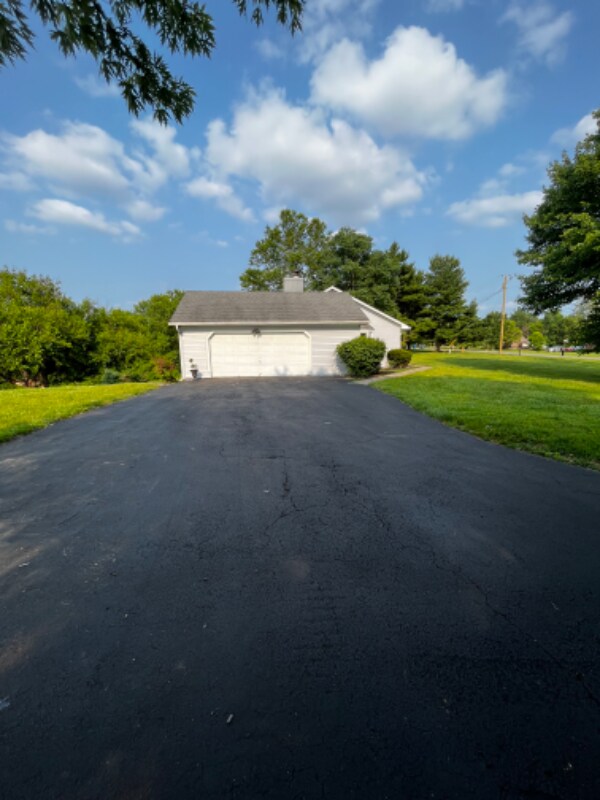 Building Photo - 3905 Carriage Hill Dr