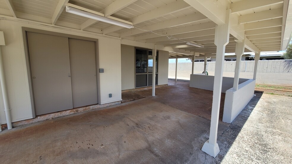 Carport with large outside storage - 2342 Ahakuka Pl