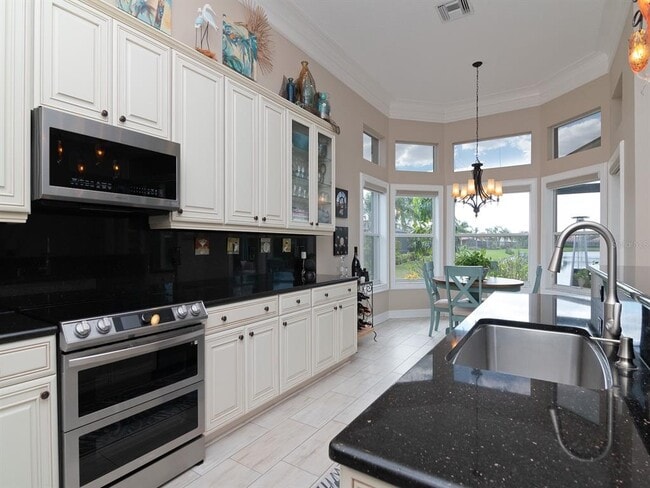 Building Photo - 5011 Sandy Brook Cir