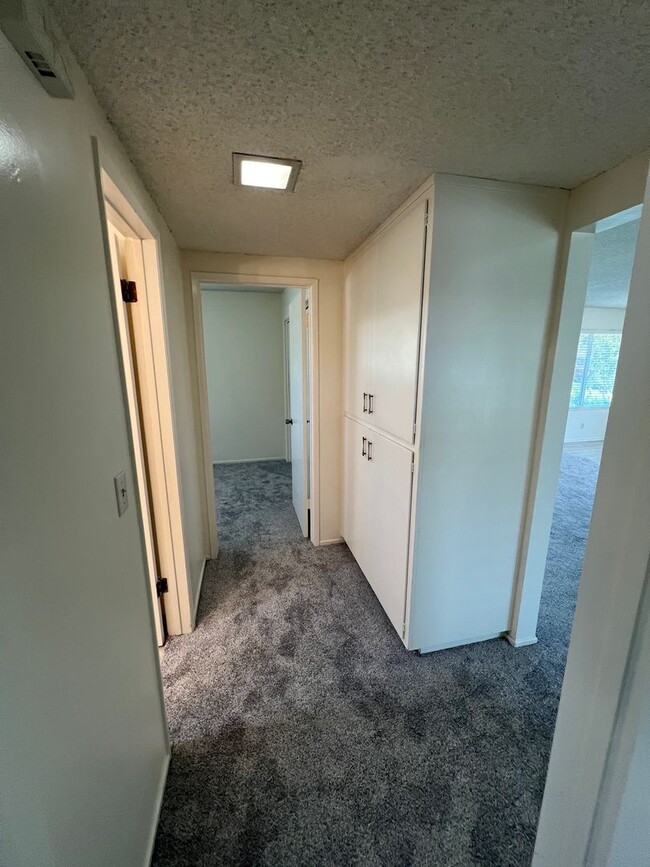 Building Photo - Just For You! Midtown Ventura prime location!