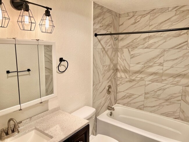 Building Photo - AVAILABLE NOW! 3BD 1.75 BATH SINGLE STORY HOME LARGE CORNER LOT