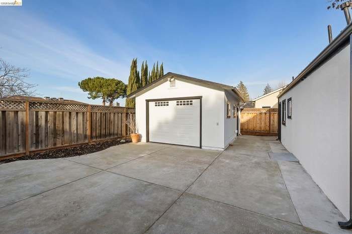 Building Photo - 1109 Lincoln Ct