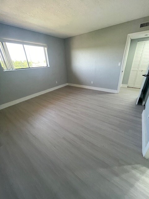 Building Photo - 6900 SW 39th St