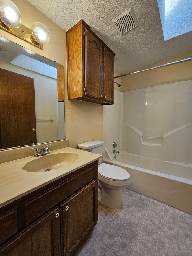 Building Photo - 2116 Westmore Dr