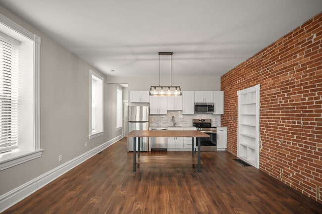 Building Photo - 1017 Ann Ave