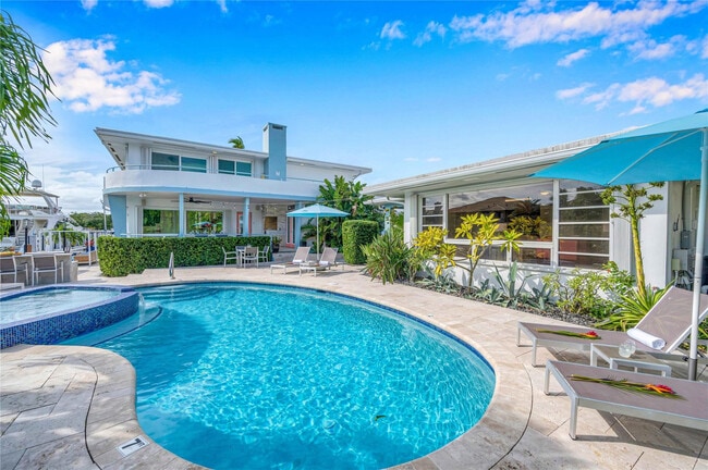 Building Photo - 2740 NE 15th St