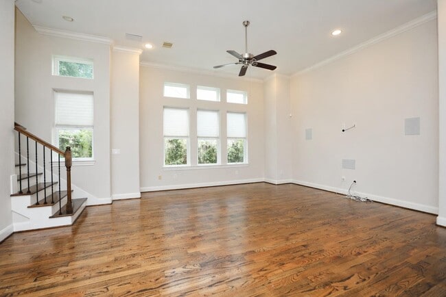 Building Photo - 2212 Stuart St