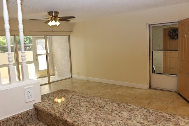Building Photo - 1526 SE Royal Green Cir