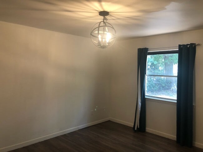 Building Photo - Cute 3 Bedroom House in Longview ISD