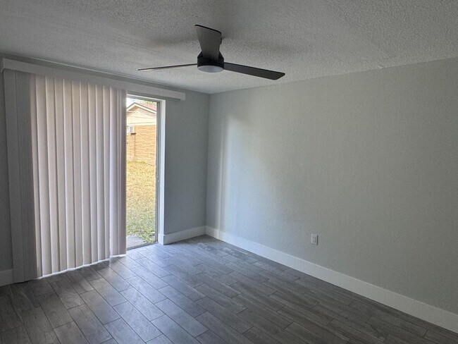 Building Photo - 13808 N 21st St