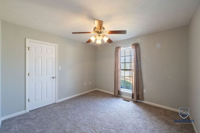 Building Photo - Lovely Southside subdivision living