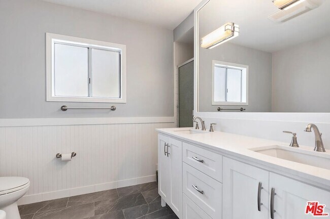 Building Photo - 11555 Duque Dr