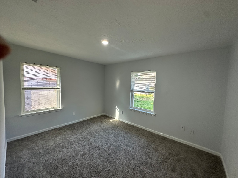 Building Photo - 215 Birch St