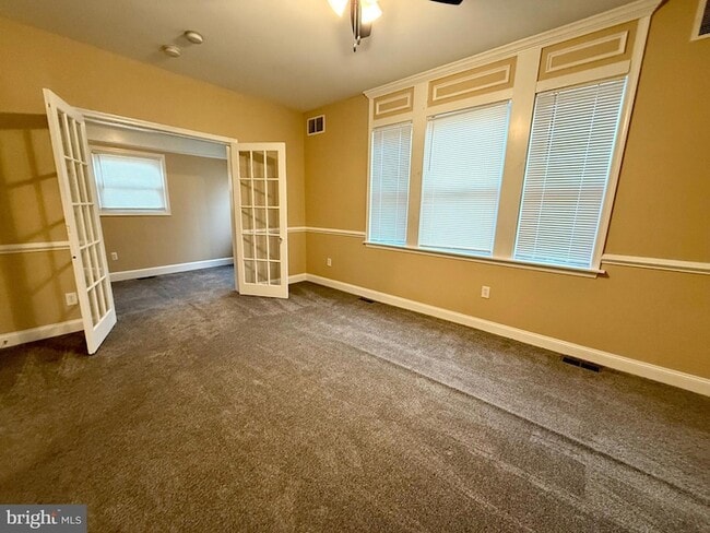 Building Photo - 3330 E Hollywood Cir