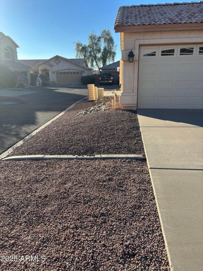 Building Photo - 2221 E Union Hills Dr