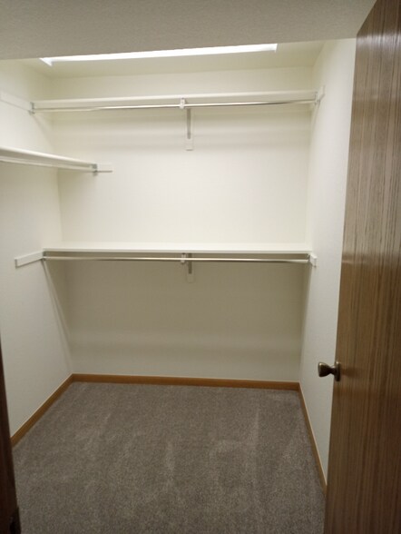 Building Photo - 1648 Northbrook Dr