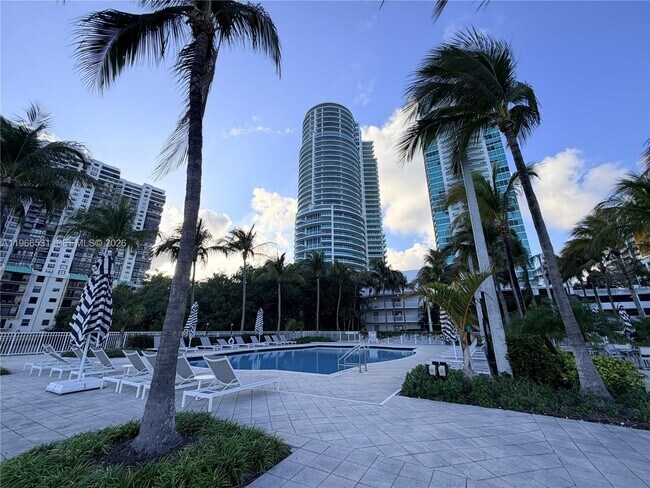 Building Photo - 2101 Brickell Ave