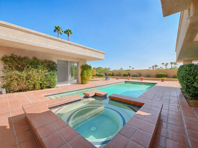 Building Photo - 48600 Shady View Dr