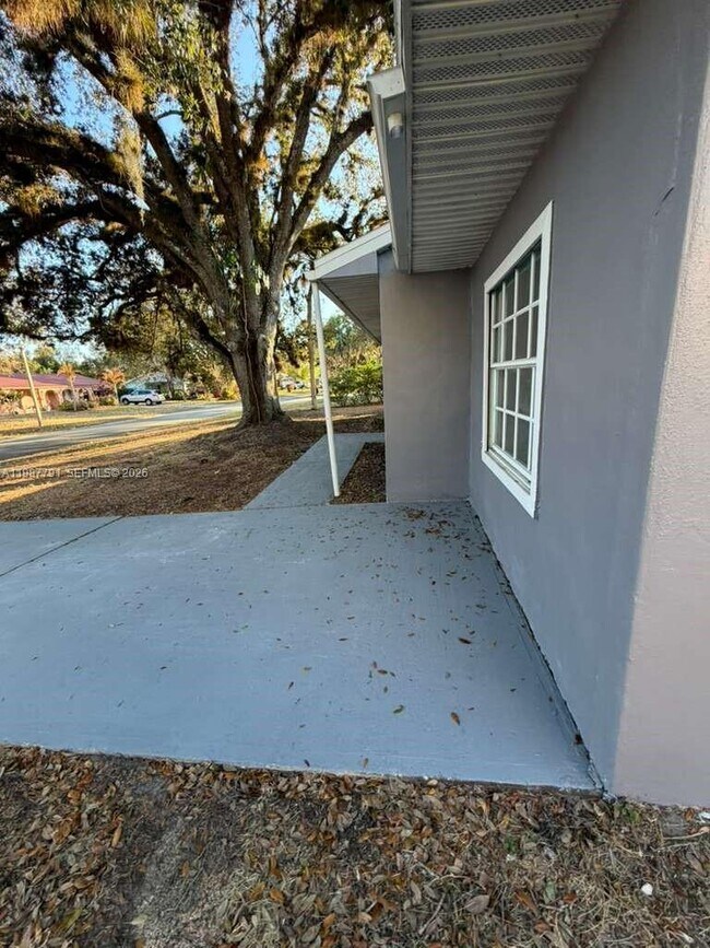 Building Photo - 4030 School Cir