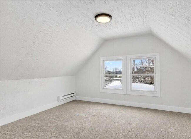 Building Photo - 9418 Parkview Ave