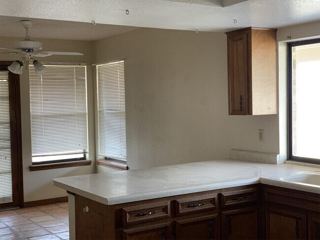 Building Photo - 6511 Amposta Dr