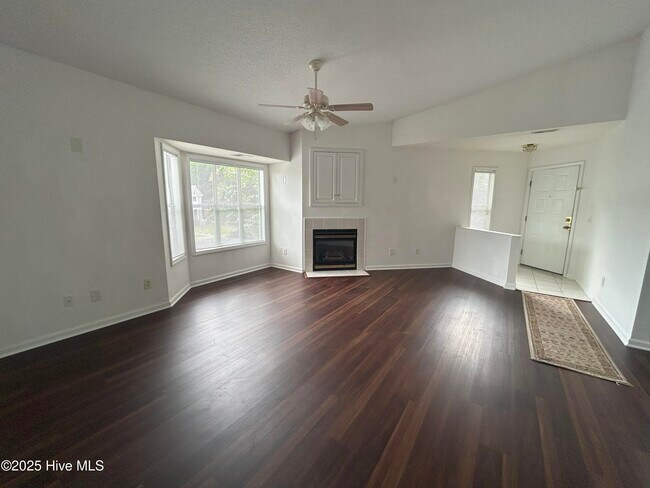 Building Photo - 4140 Breezewood Dr