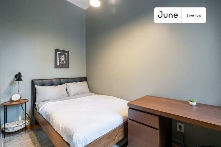 Building Photo - 336 W 46th St