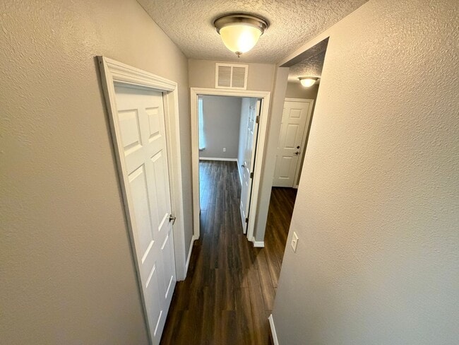 Building Photo - AWESOME 3/2 w/ office HOME in Deltona! You need to check this out!