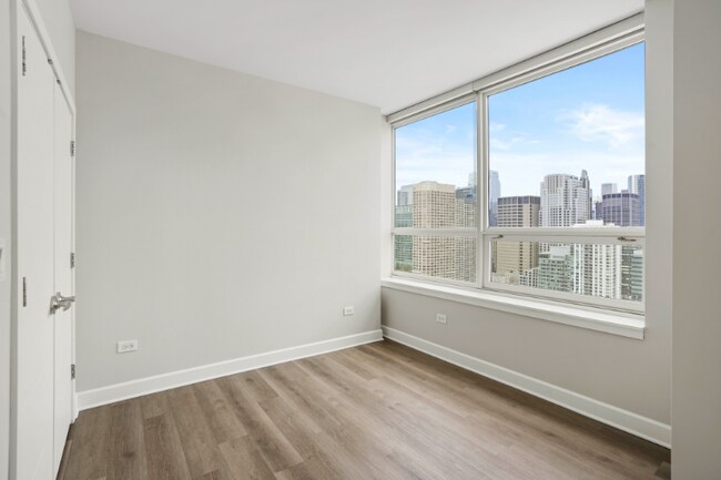 Building Photo - 750 W Adams St