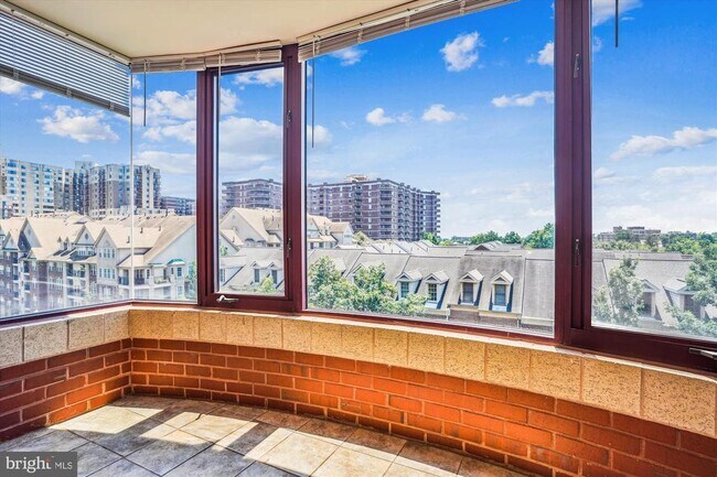 Building Photo - 2400 Clarendon Blvd